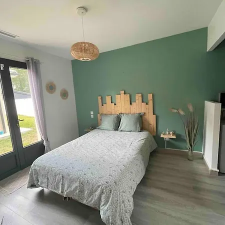 Agreable Studio Dans Avec Piscine Chauffee Апартаменты