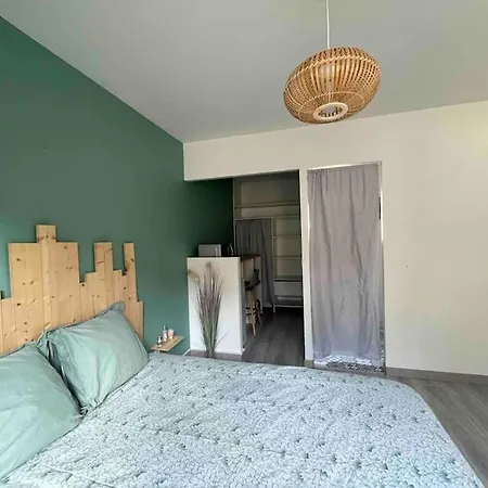 Agreable Studio Dans Avec Piscine Chauffee *