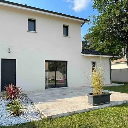 Agreable Studio Dans Avec Piscine Chauffee Апартаменты *
