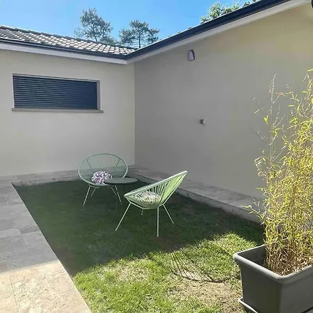 Апартаменты Agreable Studio Dans Avec Piscine Chauffee Сен-Жан-д'Ияк