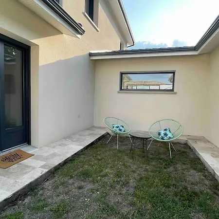 Agreable Studio Dans Avec Piscine Chauffee Апартаменты Сен-Жан-д'Ияк